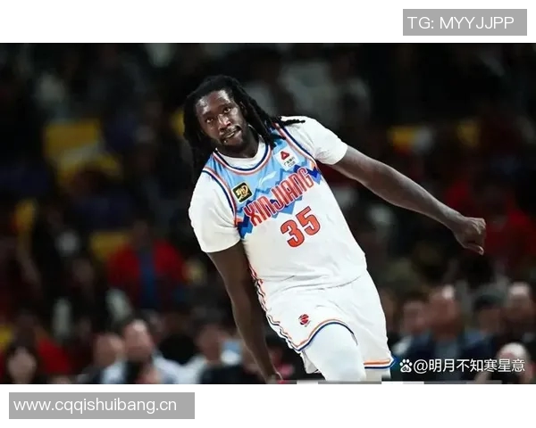 季后赛期间曝出与篮球明星绯闻引热议 球迷纷纷猜测背后真相